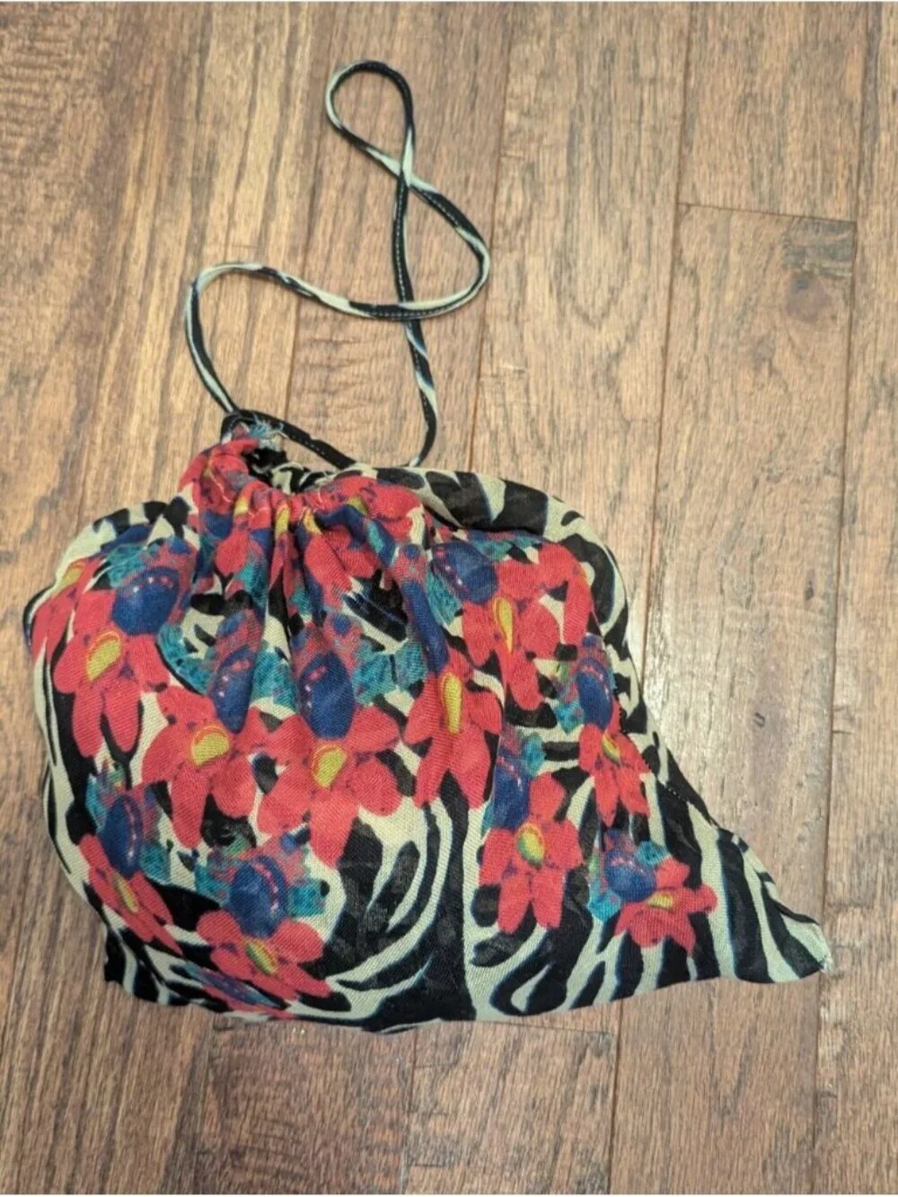 Luxembourg Scarf from Stella & Dot With Carry Bag Multi Color Black Ivory Floral